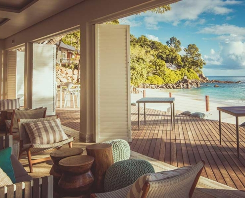 carana-beach-hotel-beach-bar-tables carana-beach-hotel-beach-bar-tables