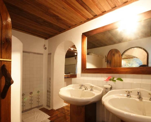 chauve-souris-relais-suite-bathroom chauve-souris-relais-suite-bathroom