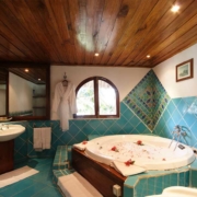 chauve-souris-relais-suite-living-area-1 chauve-souris-relais-suite-living-area-1