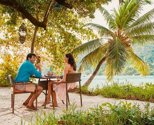 constance-ephelia-guests-lunch-beach constance-ephelia-guests-lunch-beach