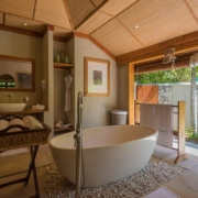 denis-private-island-beach-villa-bathtub denis-private-island-beach-villa-bathtub