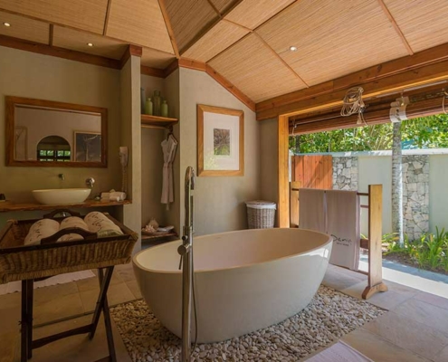 denis-private-island-beach-villa-bathtub denis-private-island-beach-villa-bathtub