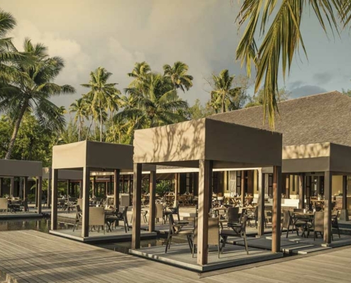 four-seasons-resort--desroches-claudine-restaurant-outdoor-seating