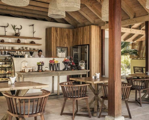 four-seasons-resort--desroches-deli-restaurant