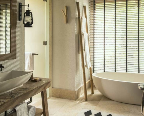 four-seasons-resort--desroches-villa-bathroom