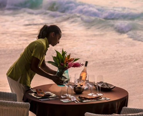 four-seasons-resort-mahe-romantic-beachside-dinner four-seasons-resort-mahe-romantic-beachside-dinner