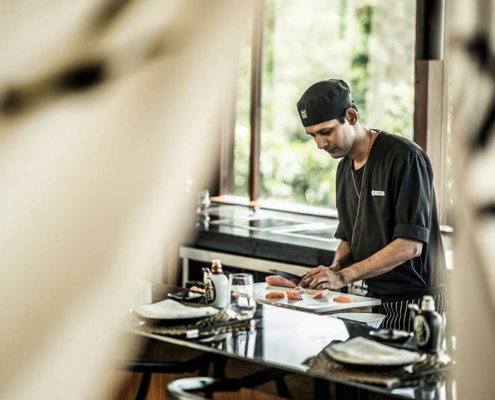 four-seasons-resort-mahe-sushi-chef-koy-restaurant four-seasons-resort-mahe-sushi-chef-koy-restaurant
