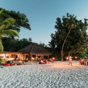north-island-seychelles-resort-dining-arrangement-beach