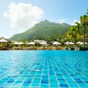 story-restort-seychelles-infinity-pool story-restort-seychelles-infinity-pool