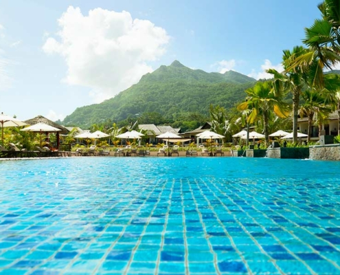 story-restort-seychelles-infinity-pool story-restort-seychelles-infinity-pool
