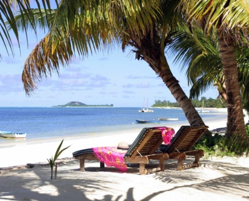Indian-Ocean-Lodge-beach-with-sunloungers Indian-Ocean-Lodge-beach-with-sunloungers