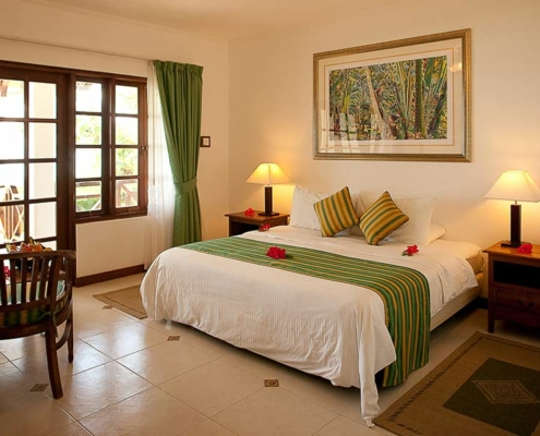 acajou-beach-resort-praslin-deluxe-bedroom acajou-beach-resort-praslin-deluxe-bedroom