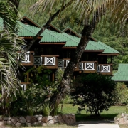 acajou-beach-resort-praslin-garden acajou-beach-resort-praslin-garden