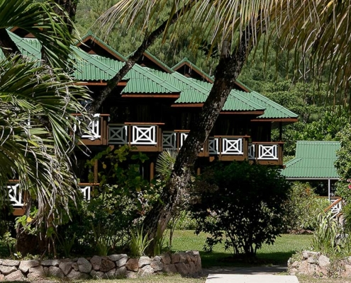 acajou-beach-resort-praslin-garden acajou-beach-resort-praslin-garden