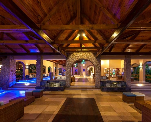 coco-de-mer-black-parrot-suites-lobby coco-de-mer-black-parrot-suites-lobby