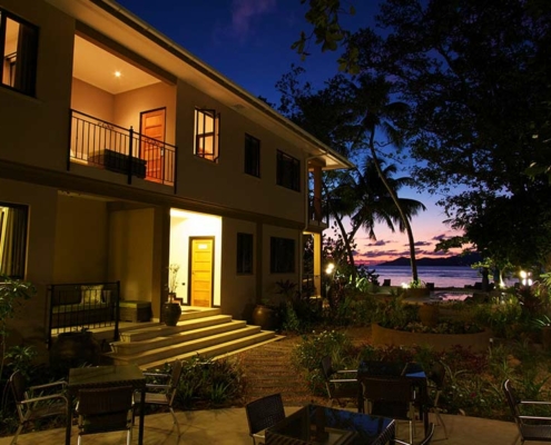 le-repaire-boutique-hotel-la-digue-garden-sunset le-repaire-boutique-hotel-la-digue-garden-sunset