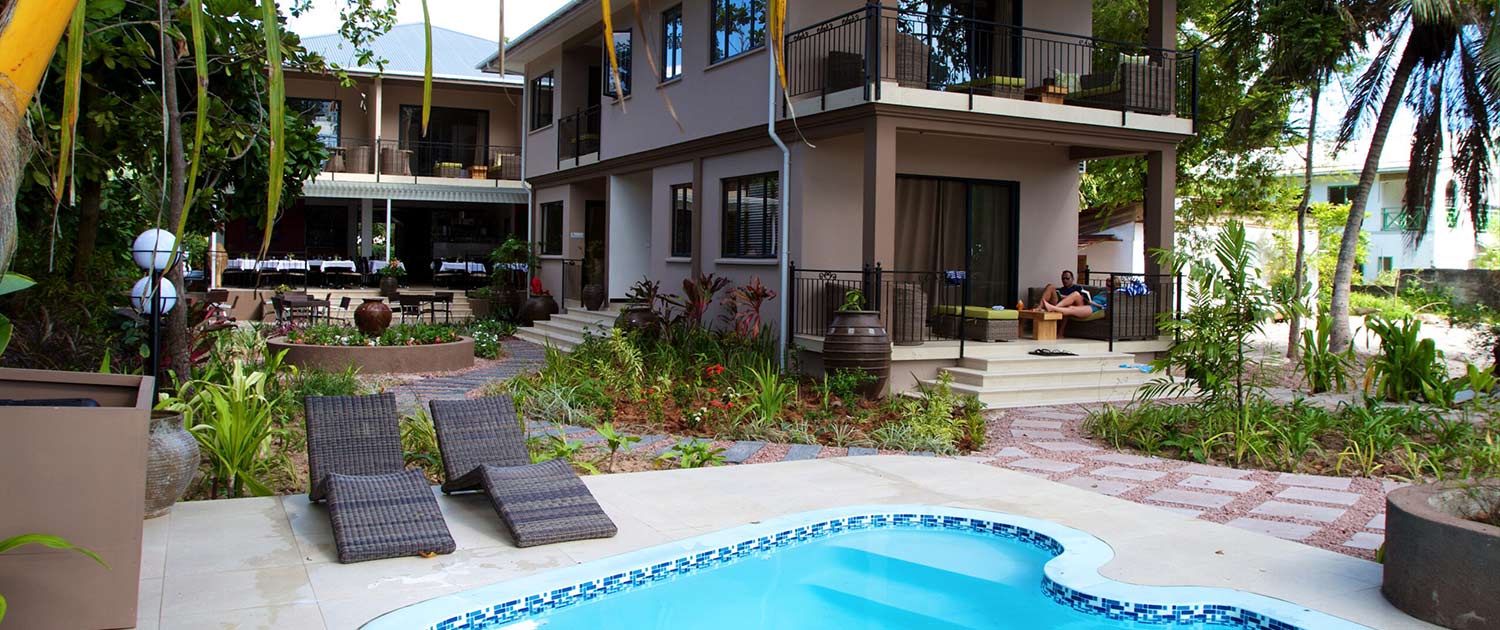 le-repaire-boutique-hotel-la-digue-heroimage-view-pool-to-building. Le Repair Boutique Hotel view pool to building