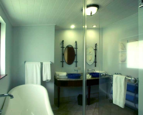 paradise-sun-hotel-deluxe-bathroom paradise-sun-hotel-deluxe-bathroom