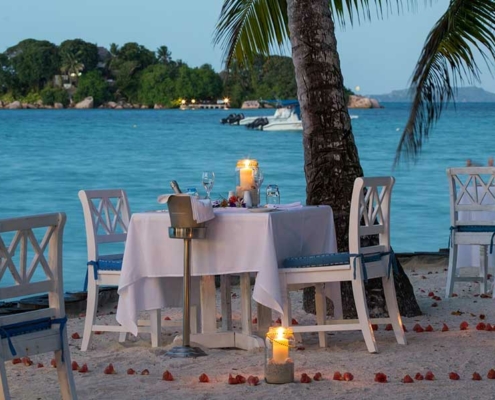 paradise-sun-hotel-romantic-beachside-dinner paradise-sun-hotel-romantic-beachside-dinner