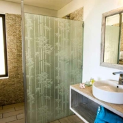 valmer-resort-mahe-studio-bathroom valmer-resort-mahe-studio-bathroom