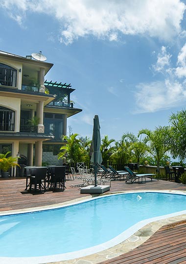 Ocean-Terrace-heroimage-main-builiding-with-pool-mobile