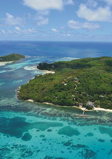 cerf-island-resort-aerial-view-island-heroimage-mobile