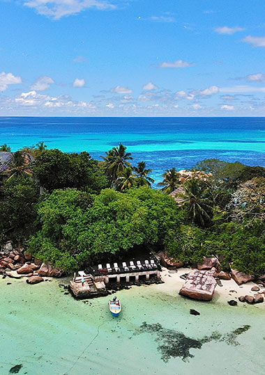chauve-souris-relais-seychelles-hero-image-aerial-mobile