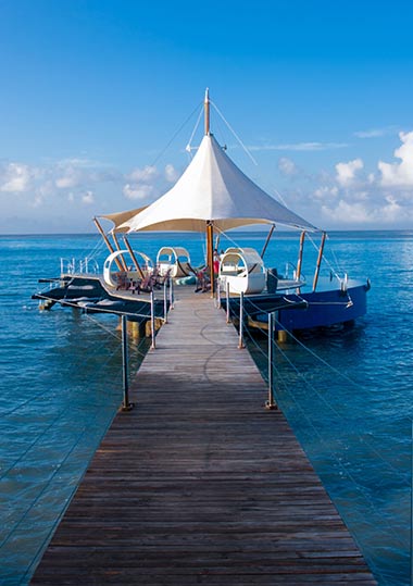 coco-de-mer-black-parrot-suites-heroimag-mobile