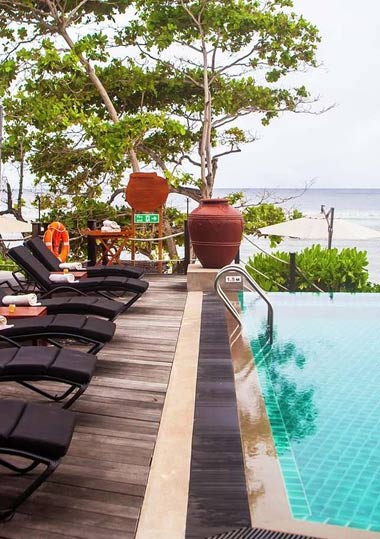 doubletree-hilton-seychelles-heroimage-pool-mobile