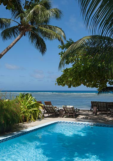 le-repaire-boutique-hotel-la-digue-heroimage-view-pool-mobile